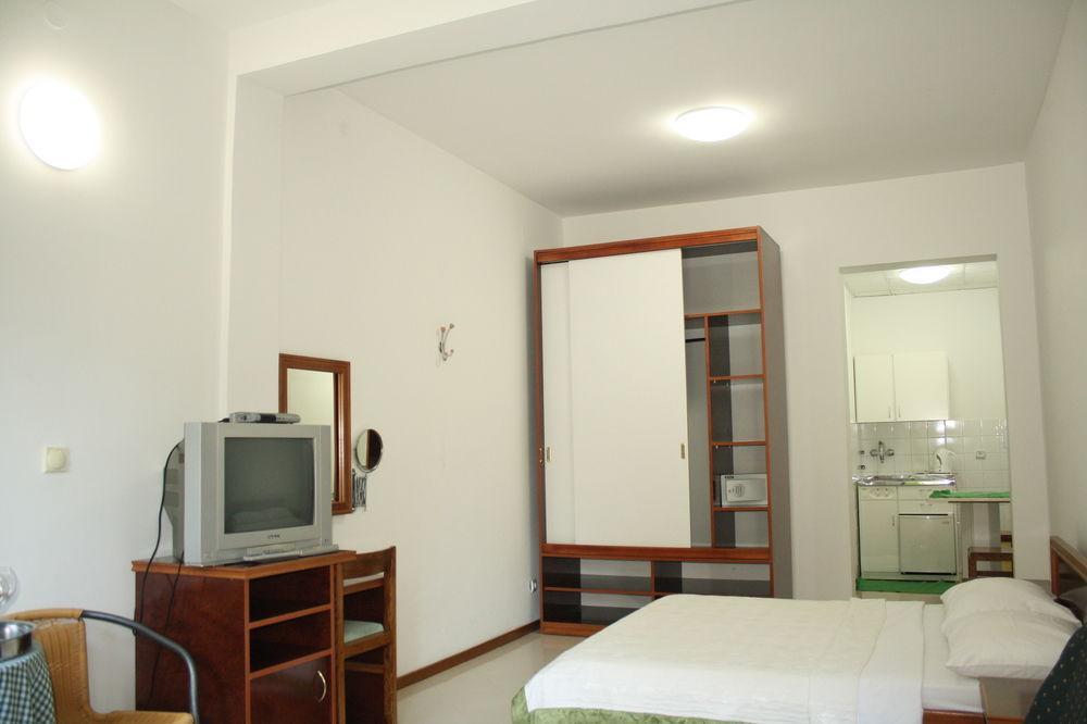 Hotel Danica Petrovac Exterior photo